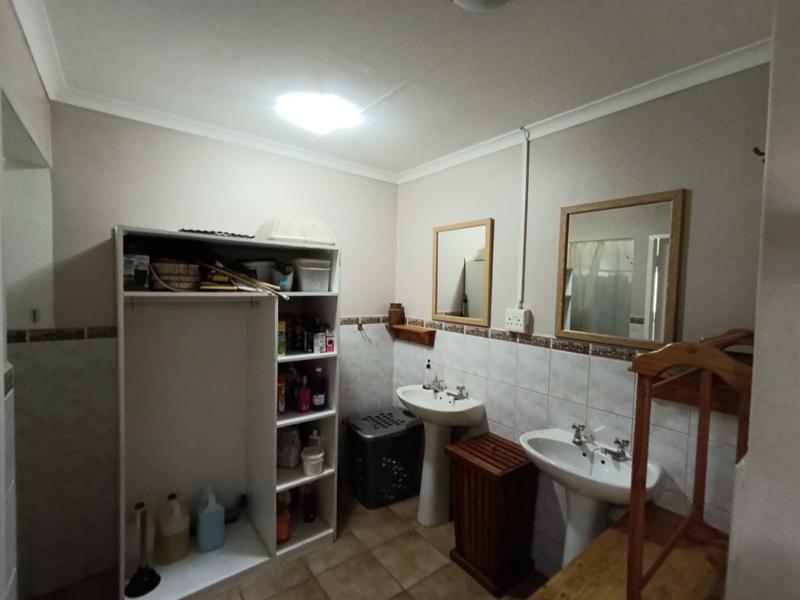 4 Bedroom Property for Sale in Middelburg Eastern Cape